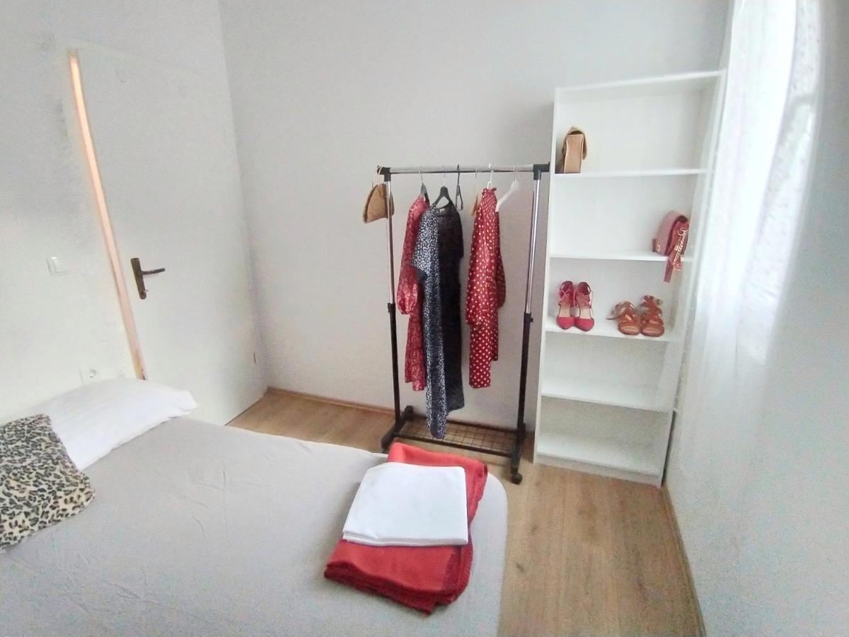Modern Apartment With 3 Bedrooms Makarska Esterno foto